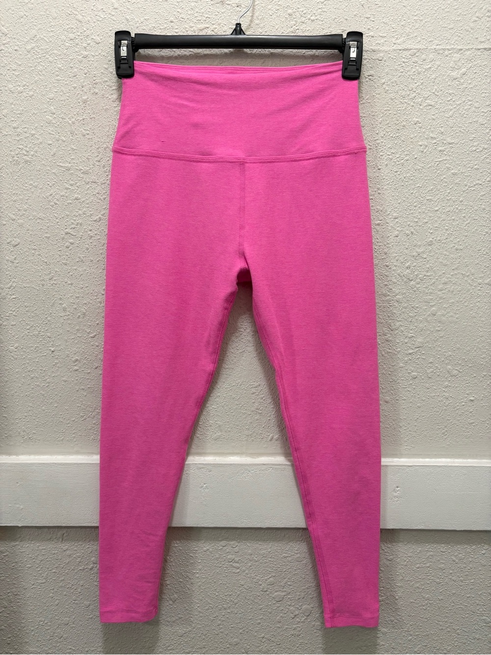 Beyond Yoga Bright Pink Leggings Size Large
